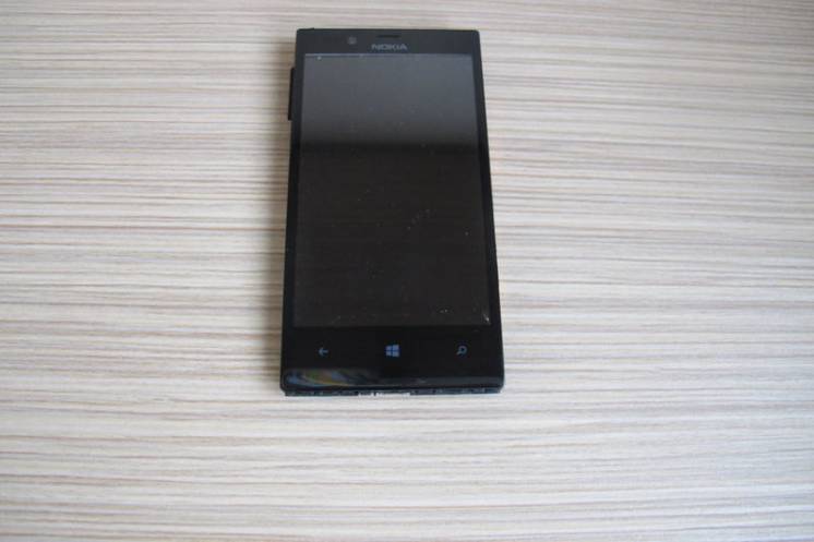 Мобильный телефон Nokia Lumia 720 (TZ-1283)