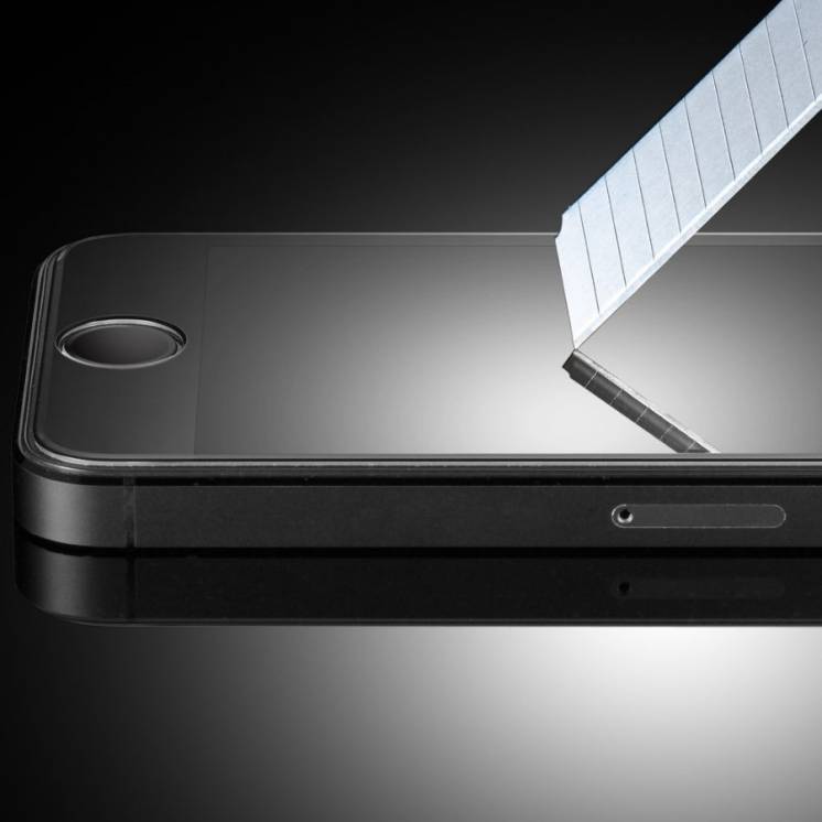 iPhone 4/4s защитное стекло закаленное на экран