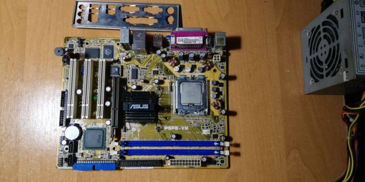 Комплект Asus P5PE-VM (s775, 865G, AGP, VGA)+Pentium Dual Core D820