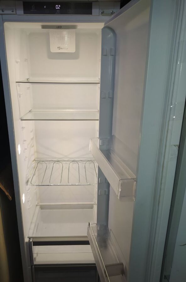 СТОК Холодильная камера Whirlpool ARG 18082 A++