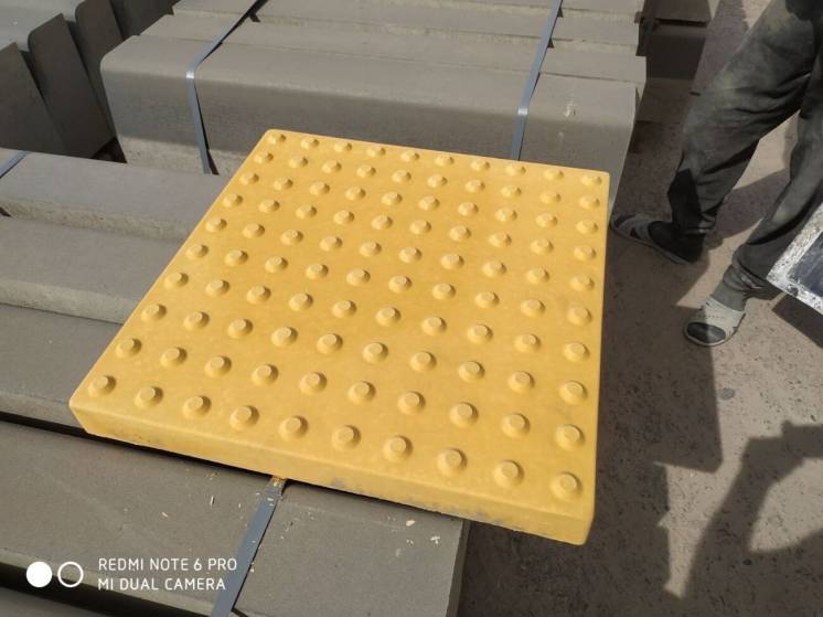 Плитка тактильная 500х500х60 бетонная, желтая