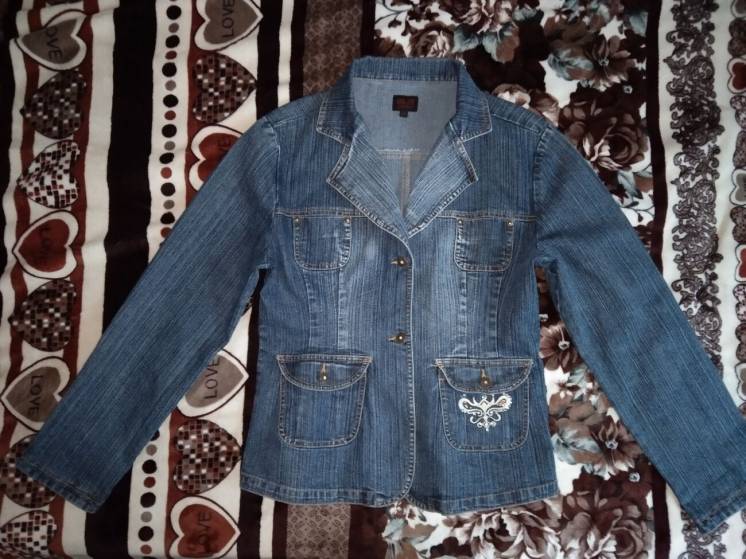 Отличная джинсовая куртка женская р. 46-48, идеальное состояние