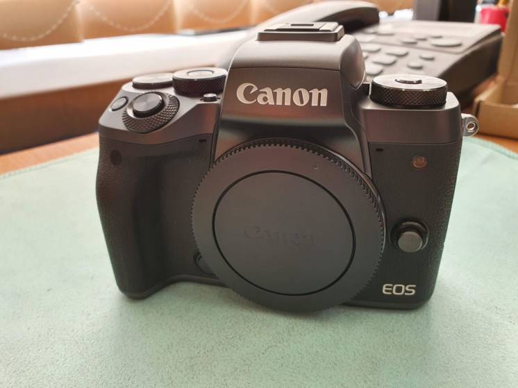 Canon EOS M5 + 15-45mm IS STM Black