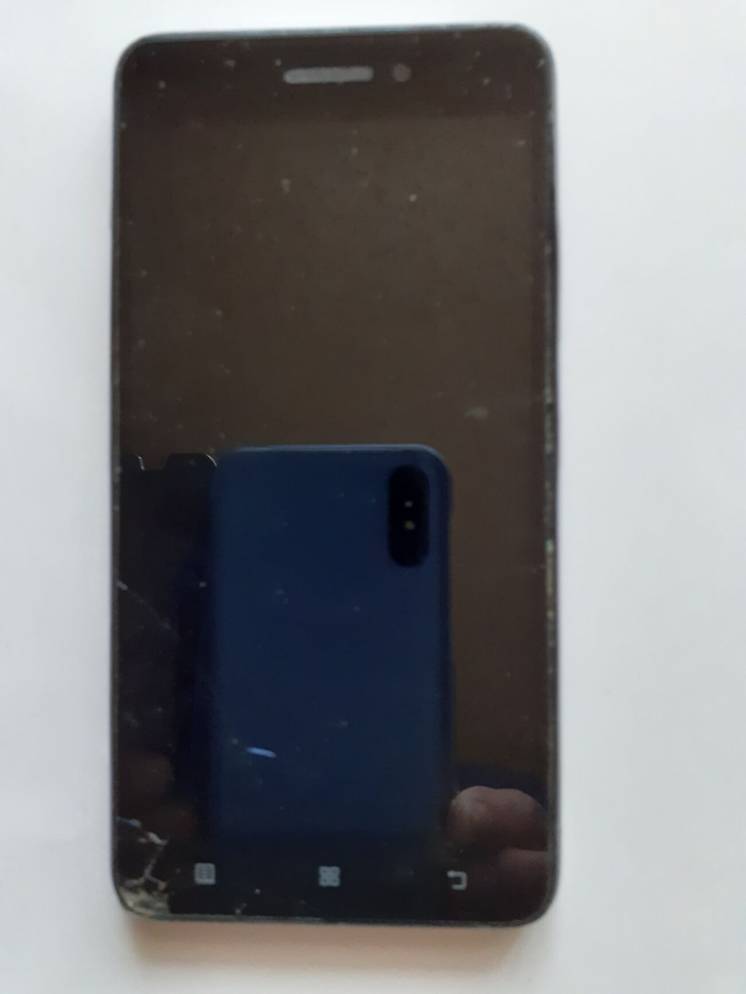 Продам Lenovo S60 на запчасти, цвет чёрный, сам смартфон.