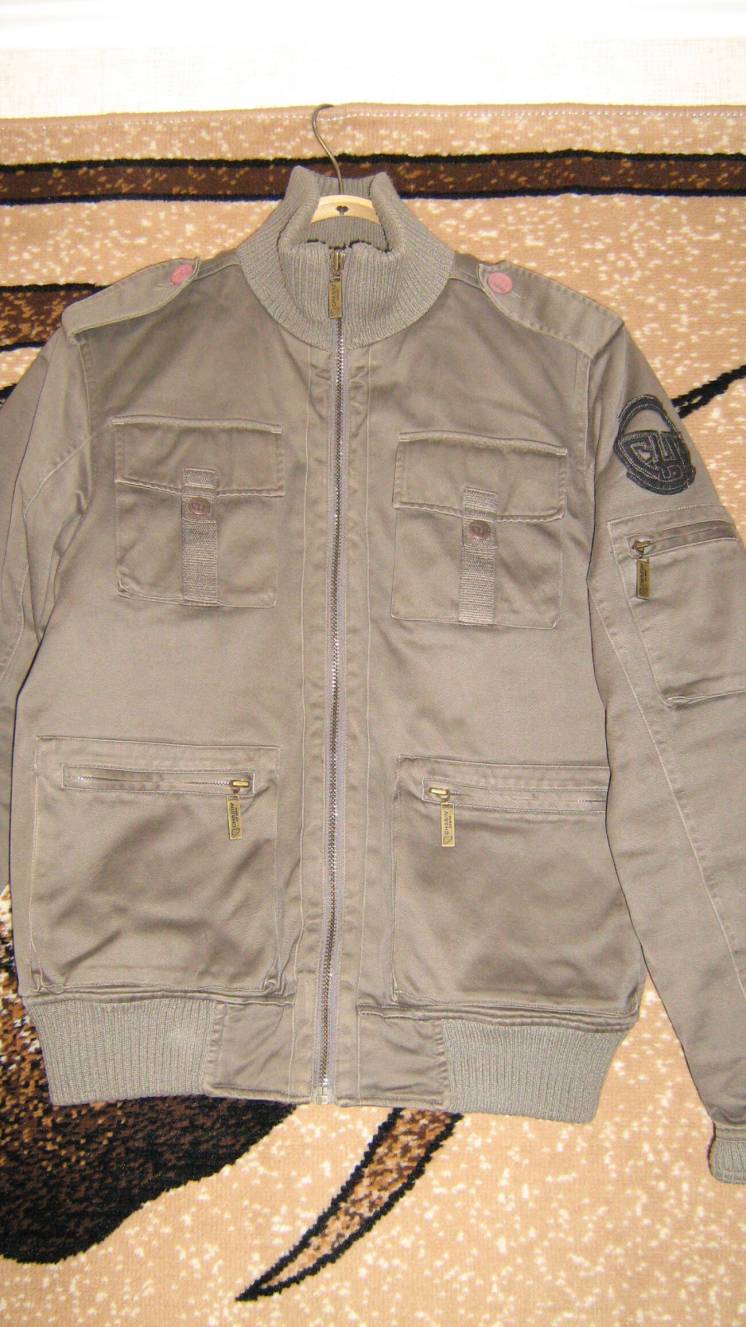 Куртка-бомбер р.46-48