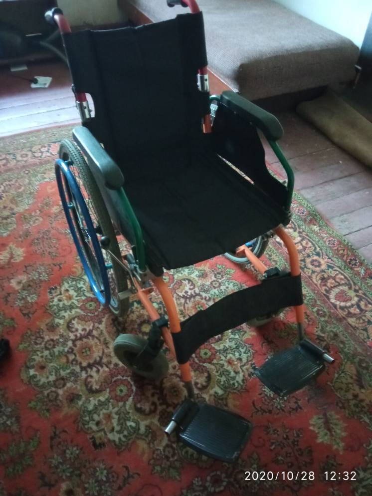 Продам инвалидную коляску (недорого)