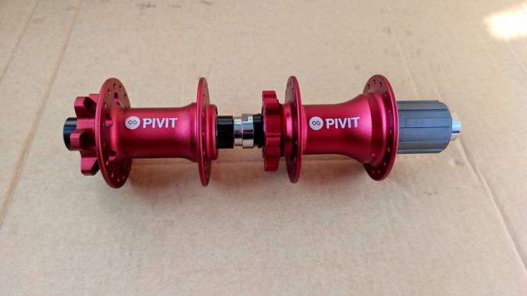 Втулки Pivit (15х100mm, 12х142mm, 32 отв.), Новые