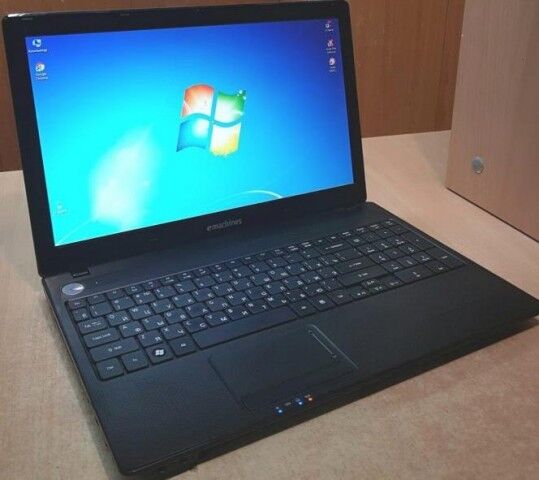 Игровой ноутбук eMaсhines E732ZG.