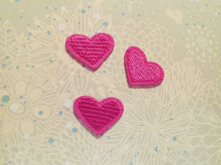 Нашивка патч термо аппликация для одежды розовое сердце 3 штуки