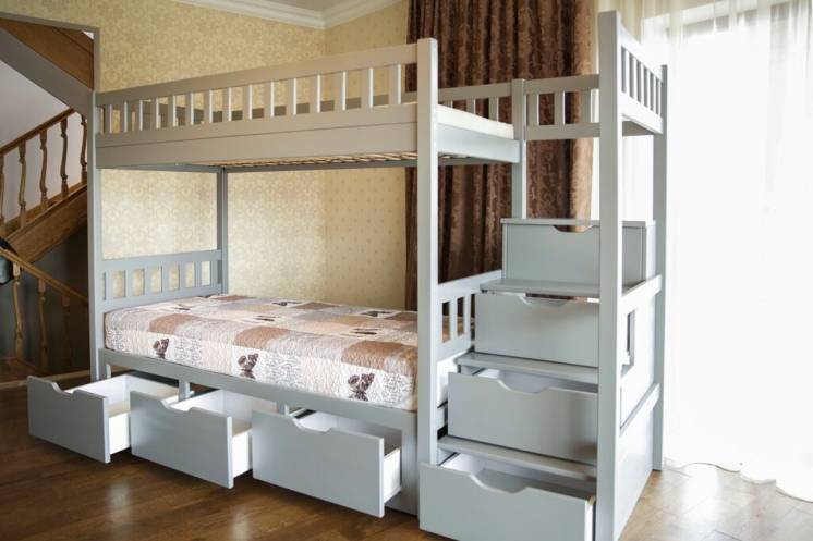 Деревянная двухъярусная кровать Владимир со ступеньками в детскую комн