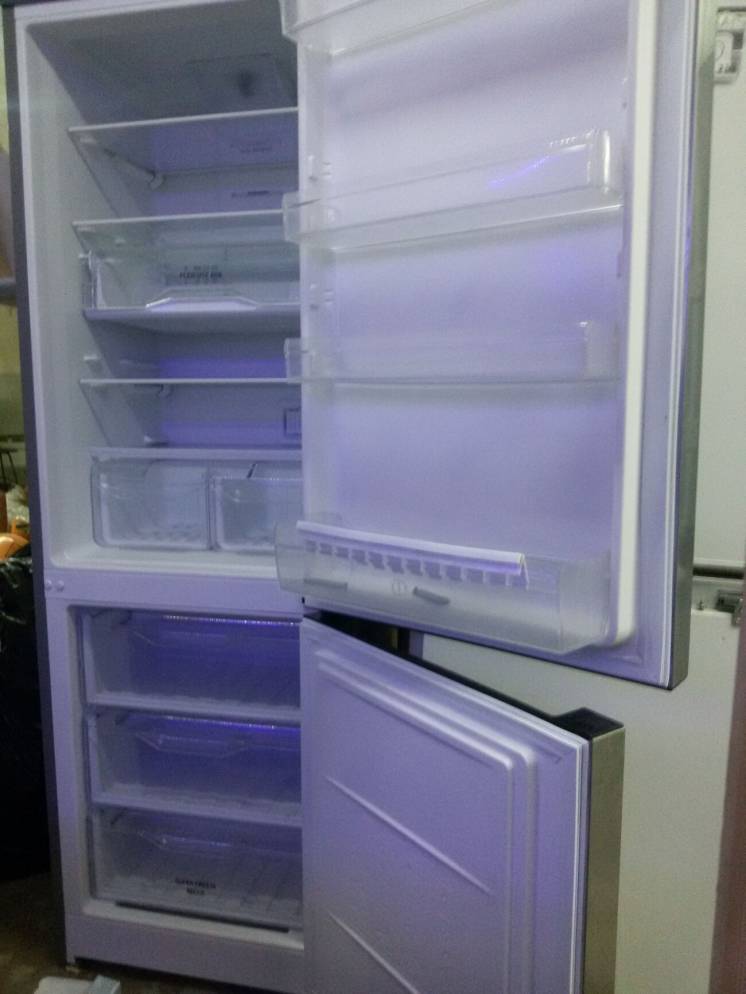 Холодильник Indesit DF 4181 X frost free б/у из Германии.