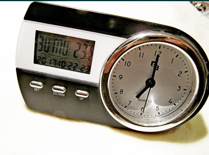Часы настольные с термометром и будильником, новые