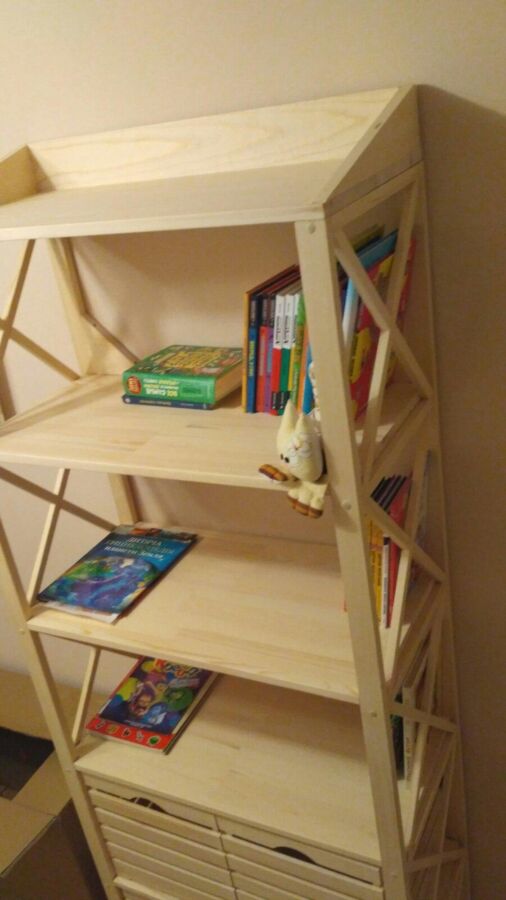 Деревянный стеллаж в детскую комнату под книги с тремя ящиками
