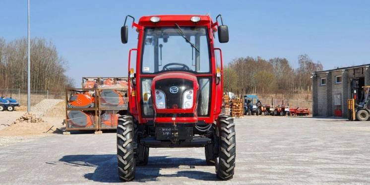 Экспортный б/у трактор 2007 года выпуска DongFeng 504 50 л/с + плуг