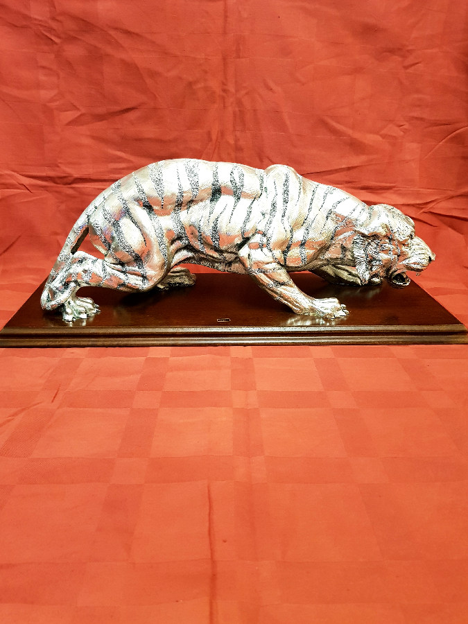 Продам статуэтку тигра