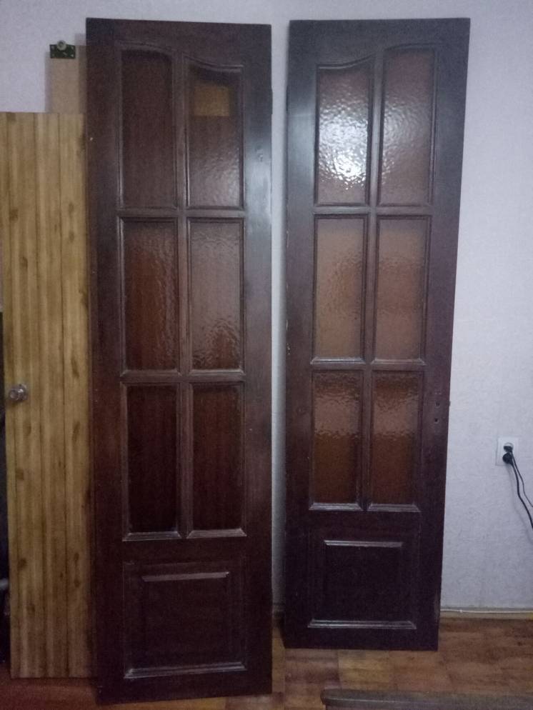 Дверь деревянная двойная остеклённая