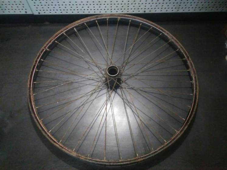 Колесо от ретро велосипеда