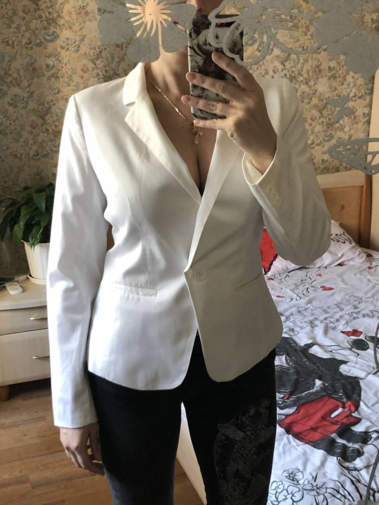 Пиджак женский белый с вышивкой. Новый