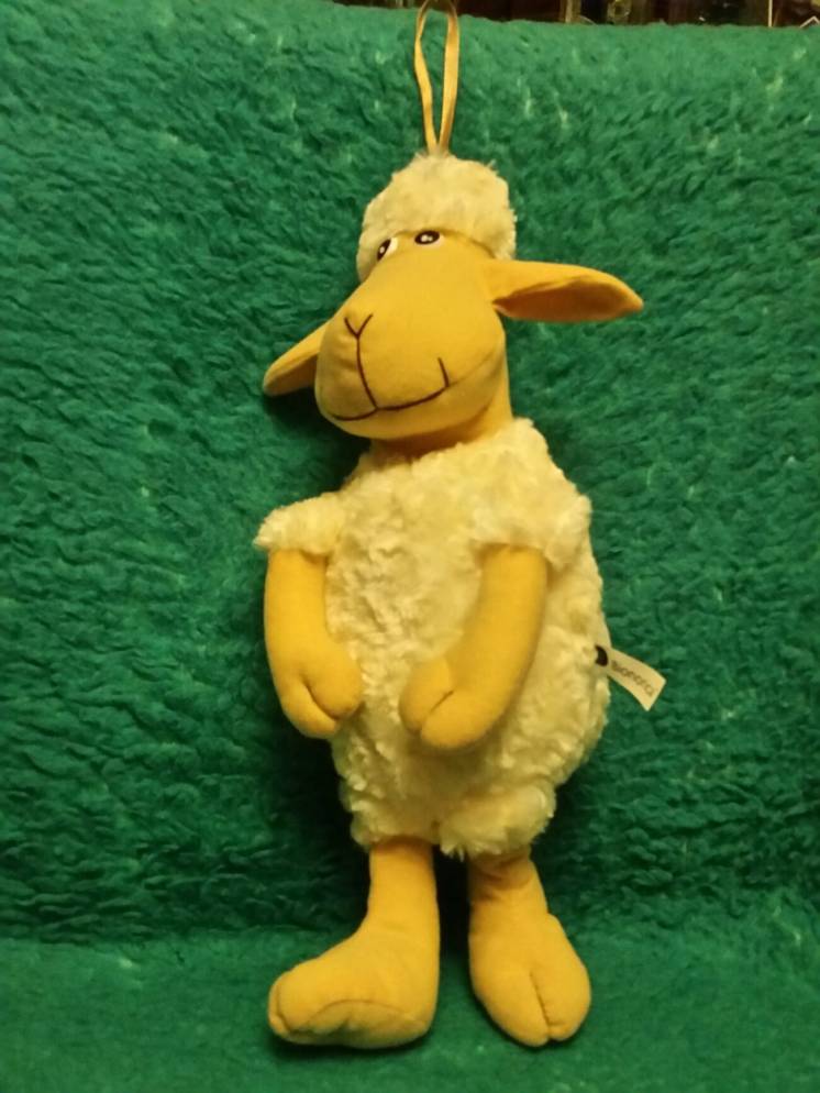 Продам мягкую игрушку овечка.