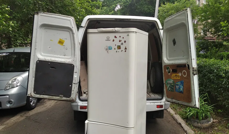 Перевозка холодильника по Одессе