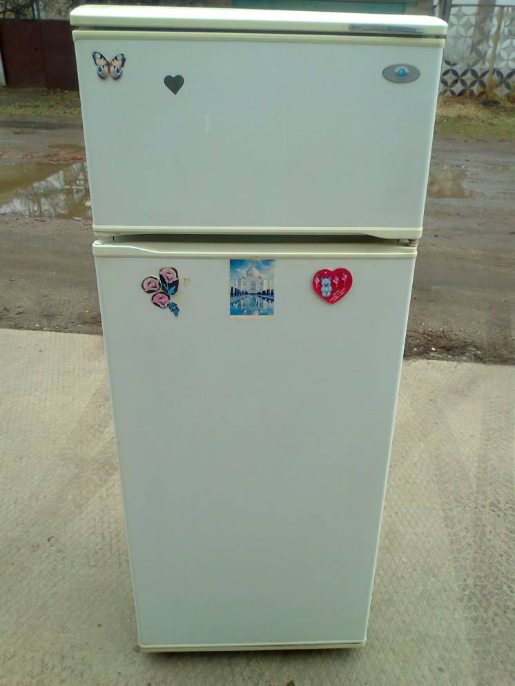 Холодильник Атлант 2-х камерный, высота 1,5 метра.