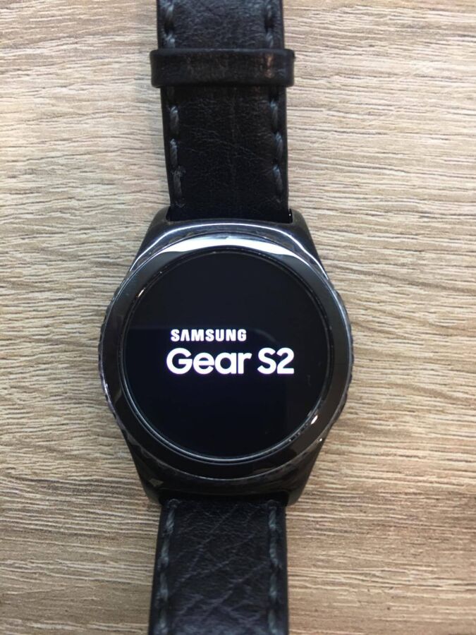 Продам часы Samsung gear s2 в хорошем состоянии