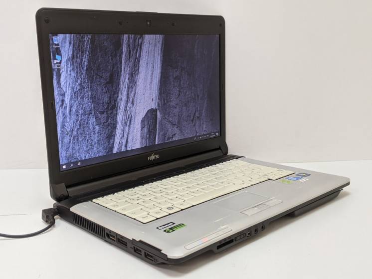 Ноутбук Fujitsu S710 / i5-M520 / 4Gb / 320Gb / intel HD Graphics