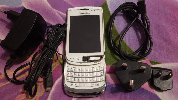 Смартфон BlackBerry Torch 9810