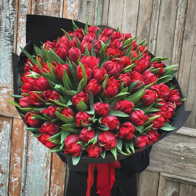 Подарочные букеты к 8 марта цена тюльпаны 800 розы 1450