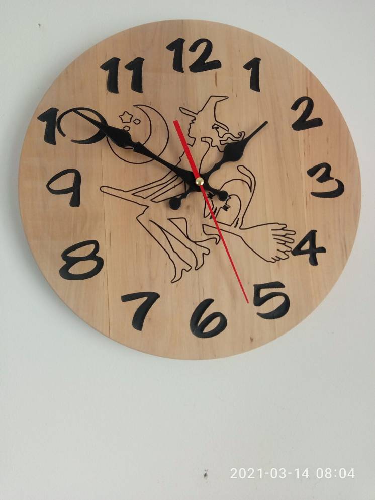 Часы из натурального дерева 