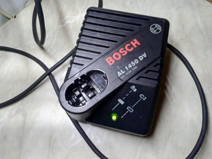 Зарядное устройство Bosch AL 1450 DV 5 A, 230 V, EU
