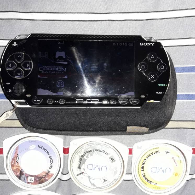 Sony PSP -1008 игровая приставка + 8 дисков.