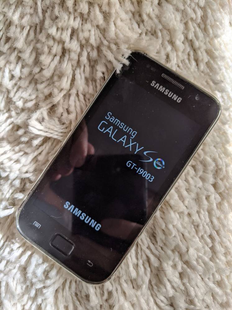 Samsung Galaxy S GT-I9003 Рабочий смартфон