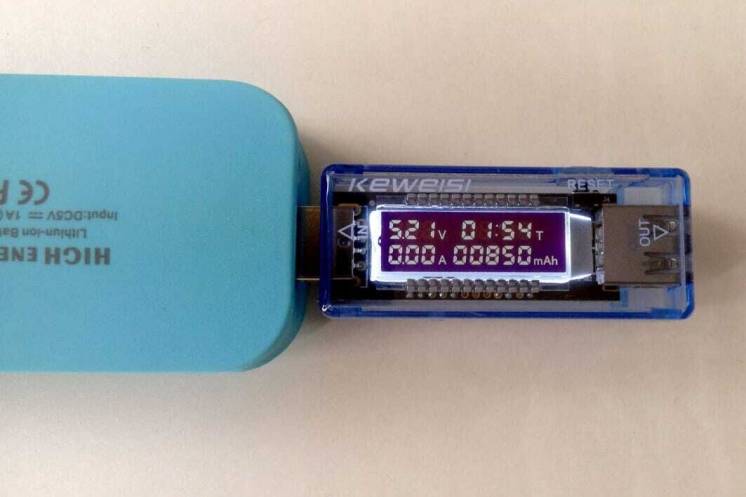 Тестер USB показывает напряжение, силу тока...