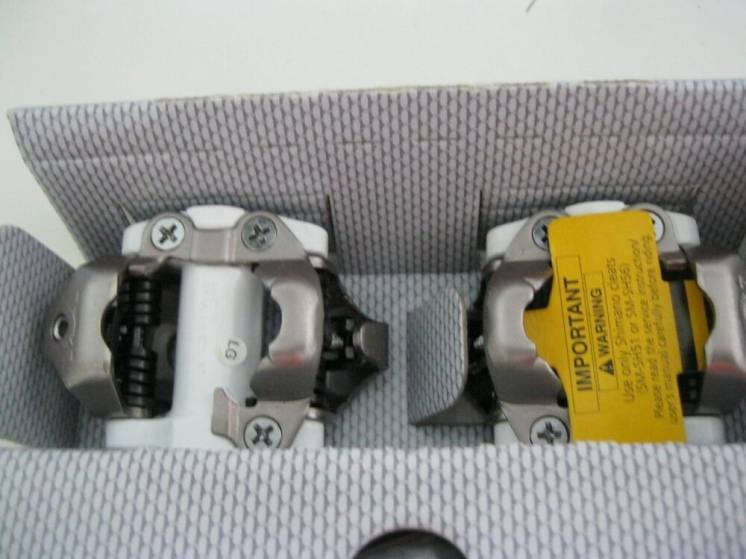 Контактные педали Shimano PD-M520 SPD, новые с шипами, в коробке