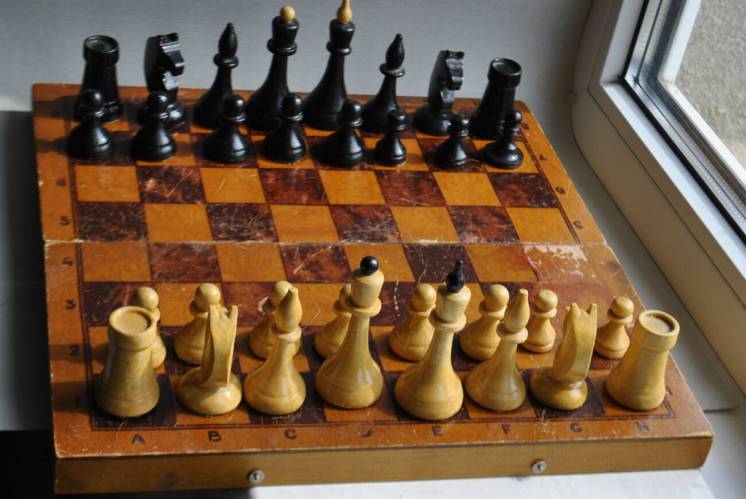 Деревянные шахматы времён СССР