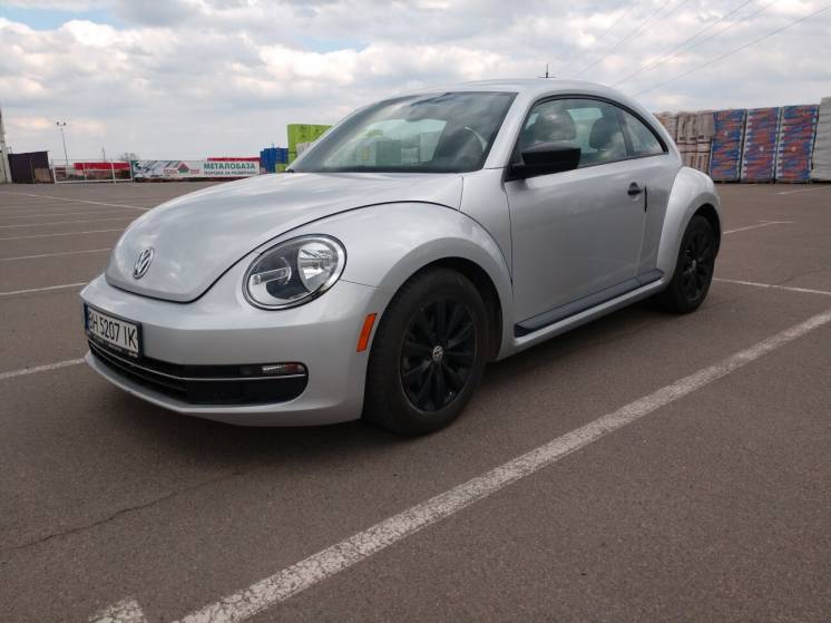 автомобиль Volkswagen Beetle 2014