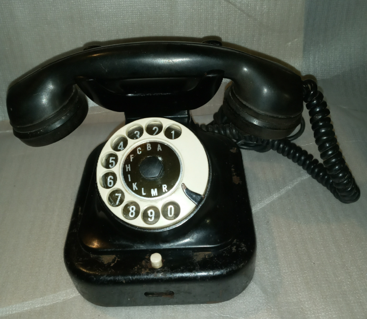 Телефон старинный