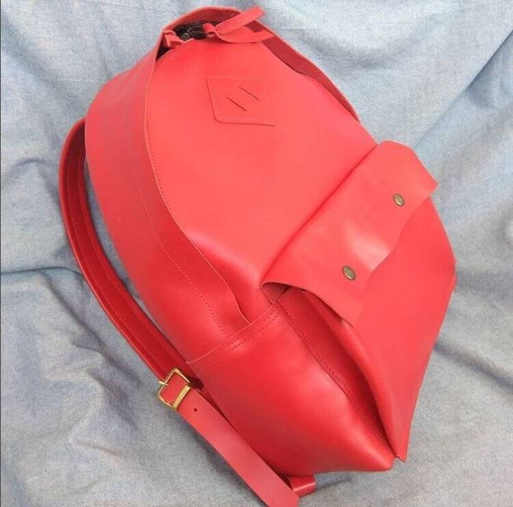 Рюкзак красный кожаный