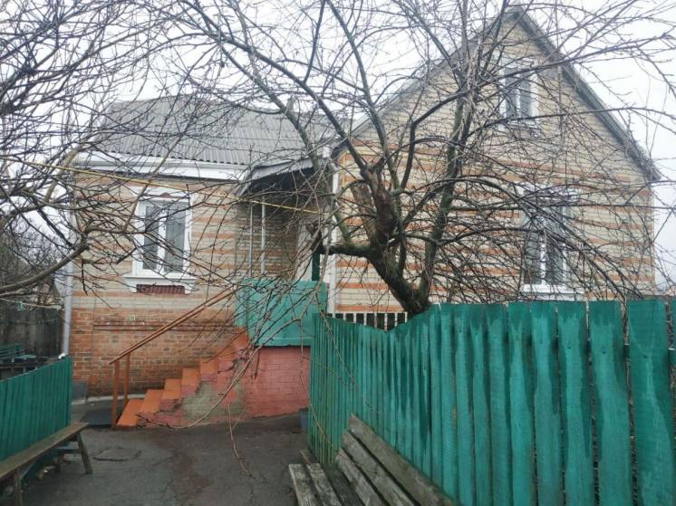 Продам кирпичный дом в центре Русской Лозовой