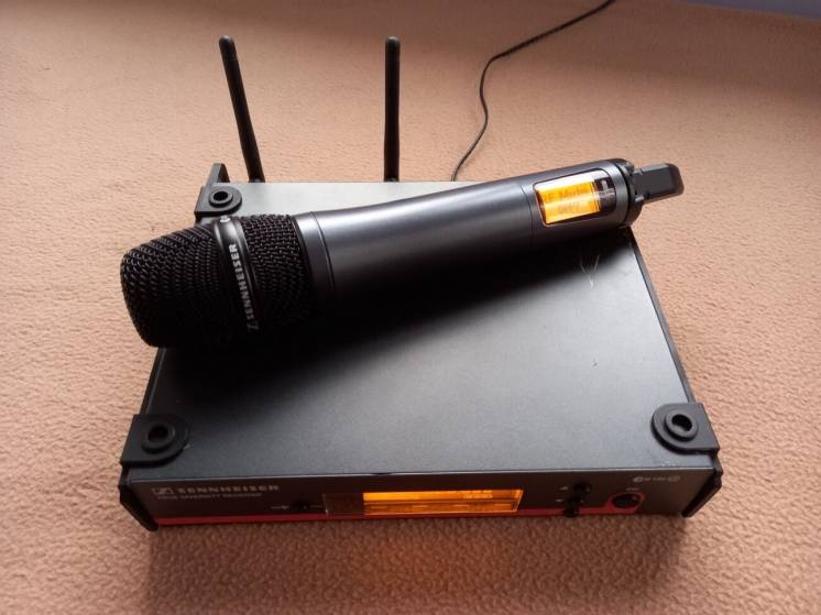 Радіосистема з ручним мікрофоном Sennheiser EW 100 G3-835