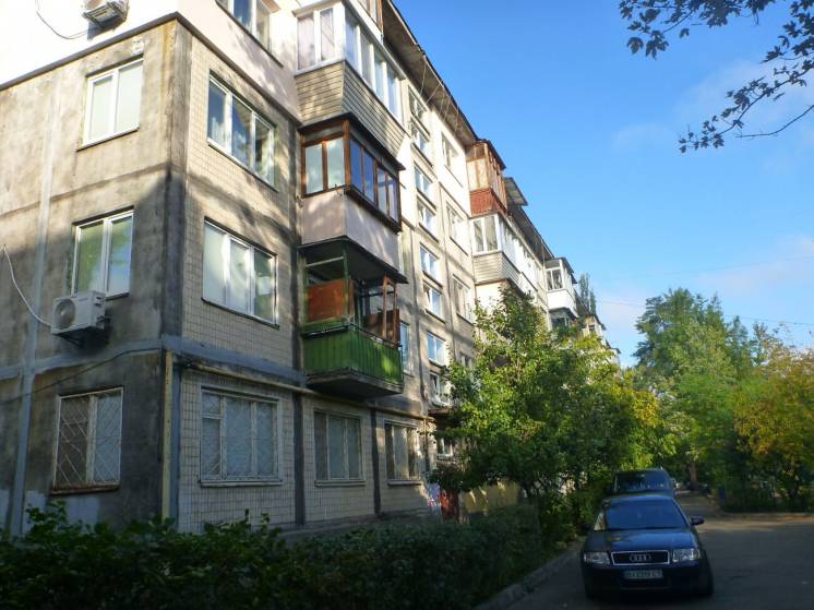 Продажа 1-комнотной квартиры рядом со ст. метро Дарница, ул. Бажова,6,