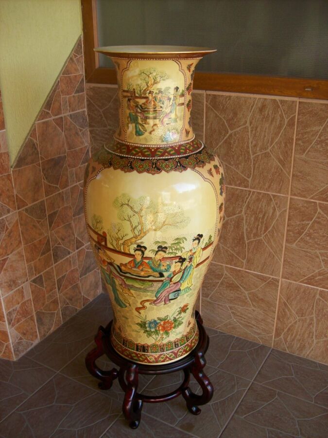 Інтерєрна ваза. Фарфор. Китай. (6114)