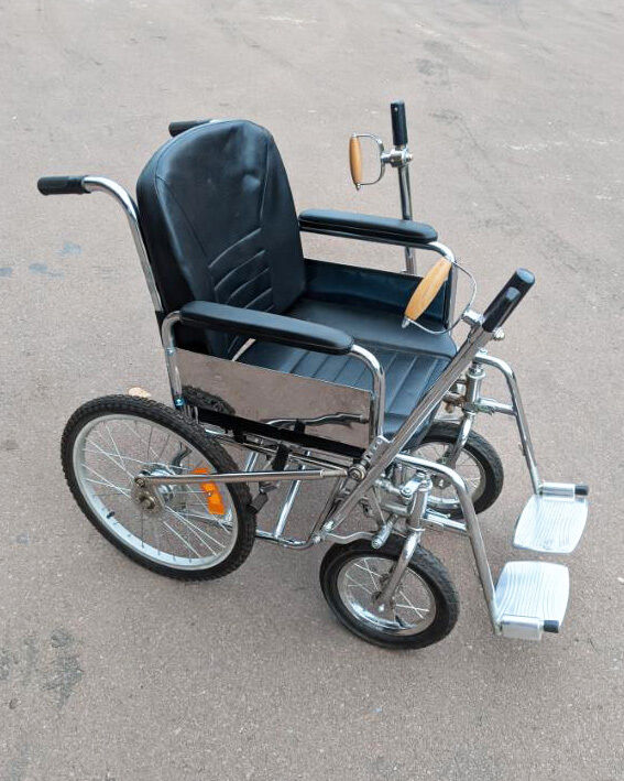 Инвалидная коляска с рычажным приводом LY-250-990