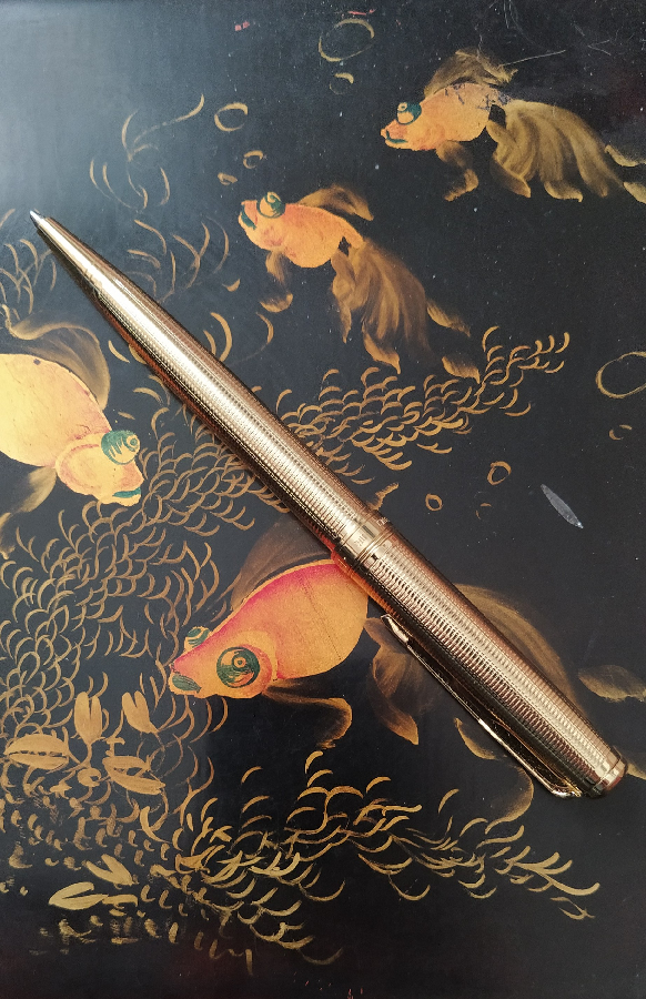 Шариковая ручка Паркер Sonnet Ciselle Gold
