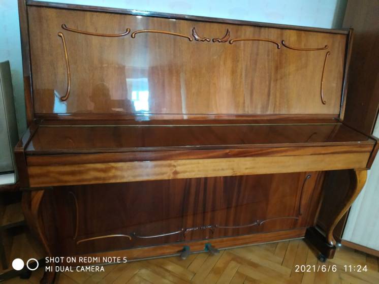 фортепіано продається