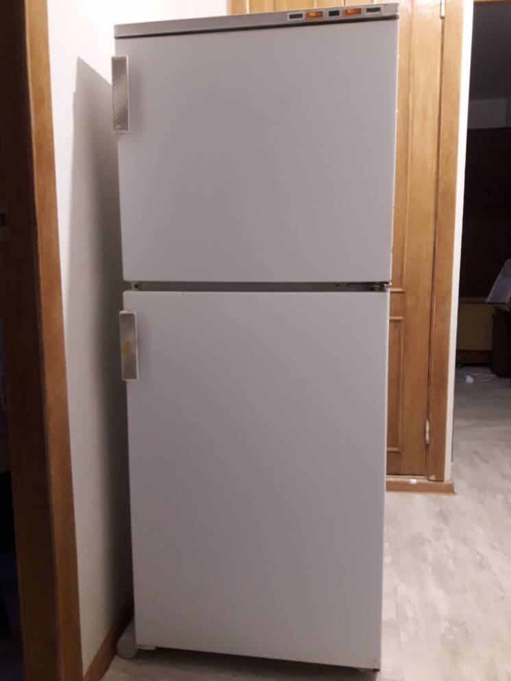Продам холодильник БИРЮСА Б/у в рвбочем состоянии