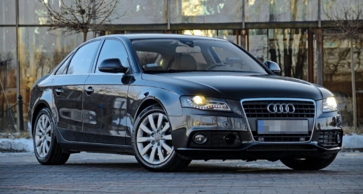 Продам Audi A4 возможна рассрочка на 12 месяцев