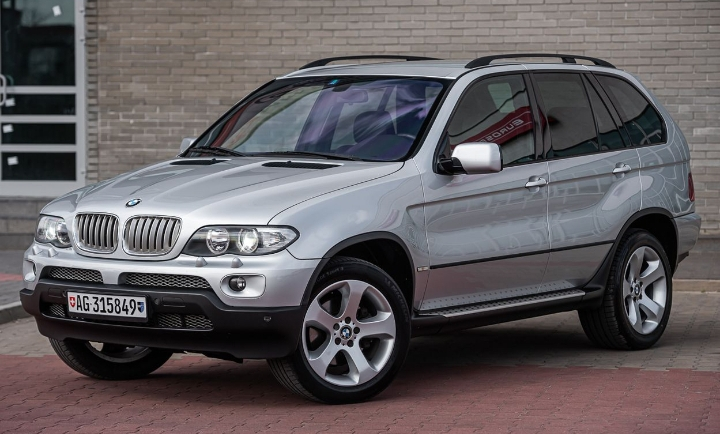 Продам BMW X5 продам возможна рассрочка  платежа автомобиль в