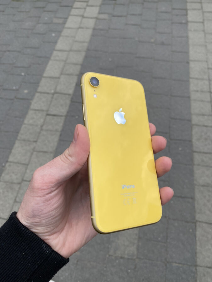 iPhone XR на 64 ГБ Yellow 91% аку